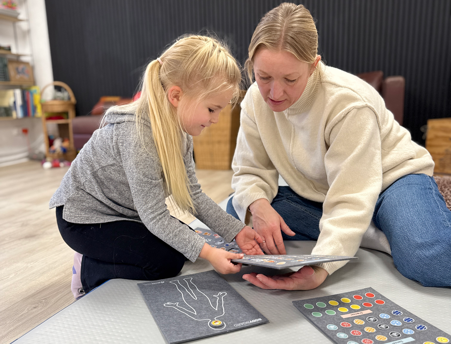 Familie og børnebehandling hvor der benyttes Bodyboard.